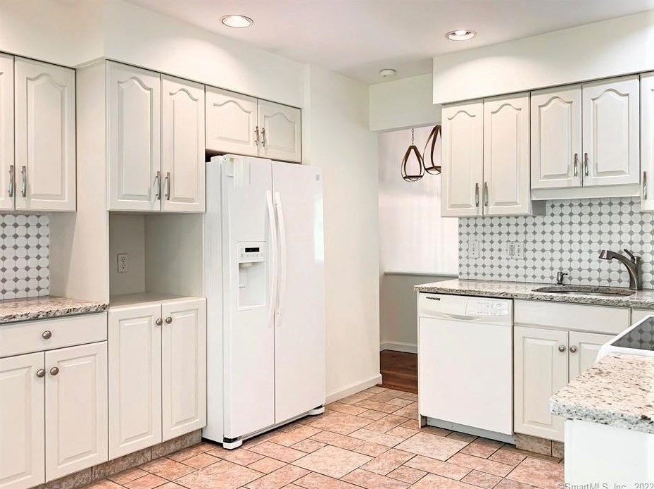 91 Longfellow Rd, Huntington, CT 06484