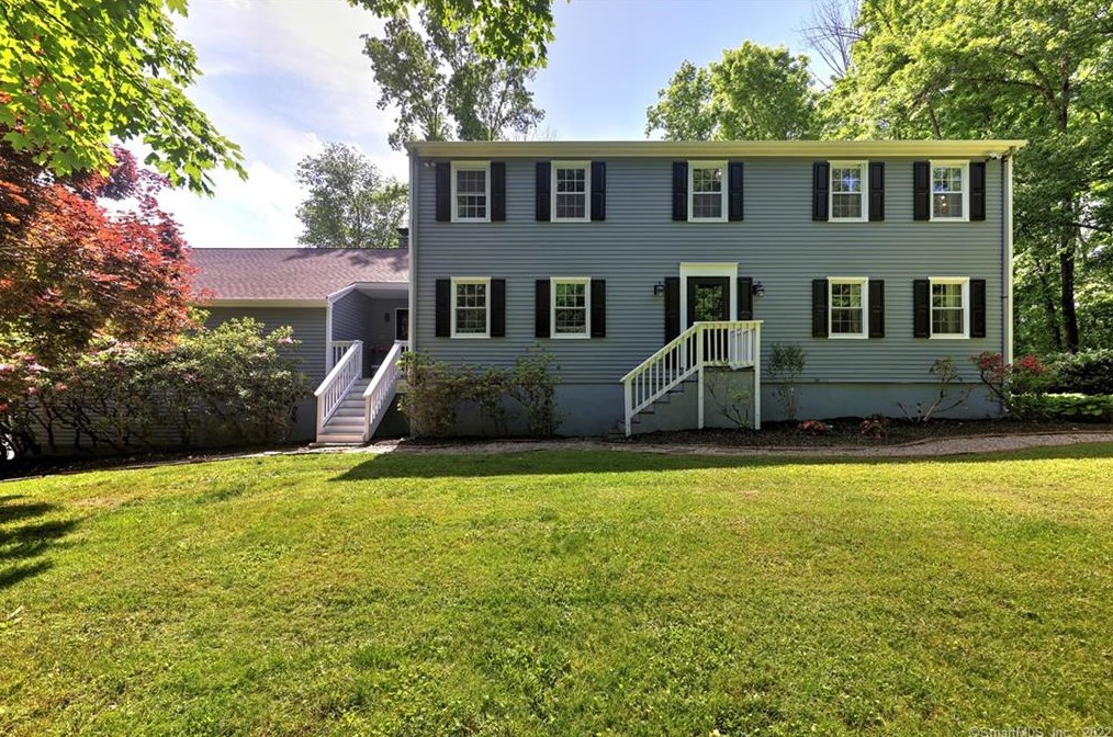 511 Weekeepeemee Rd, Woodbury, CT 06798