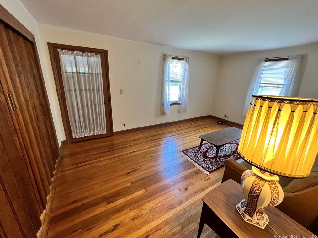 573 Henry Avenue Ext, Stratford CT  06614-3706 exterior