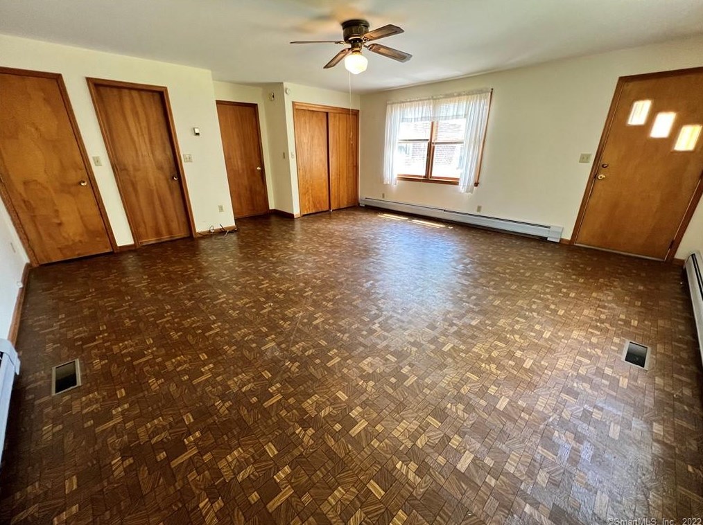 573 Henry Avenue Ext, Stratford CT  06614-3706 exterior