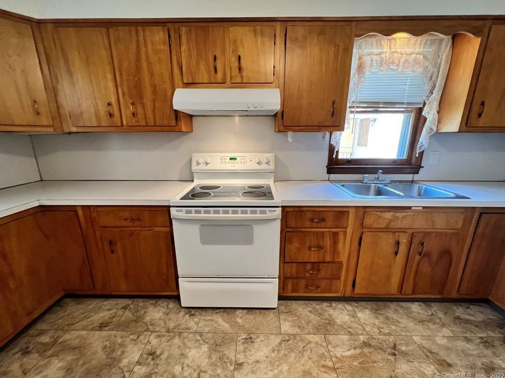 573 Henry Avenue Ext, Stratford CT  06614-3706 exterior