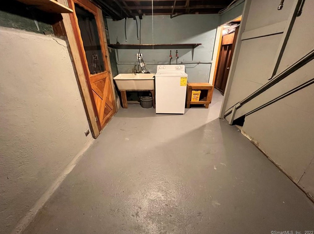 573 Henry Avenue Ext, Stratford CT  06614-3706 exterior