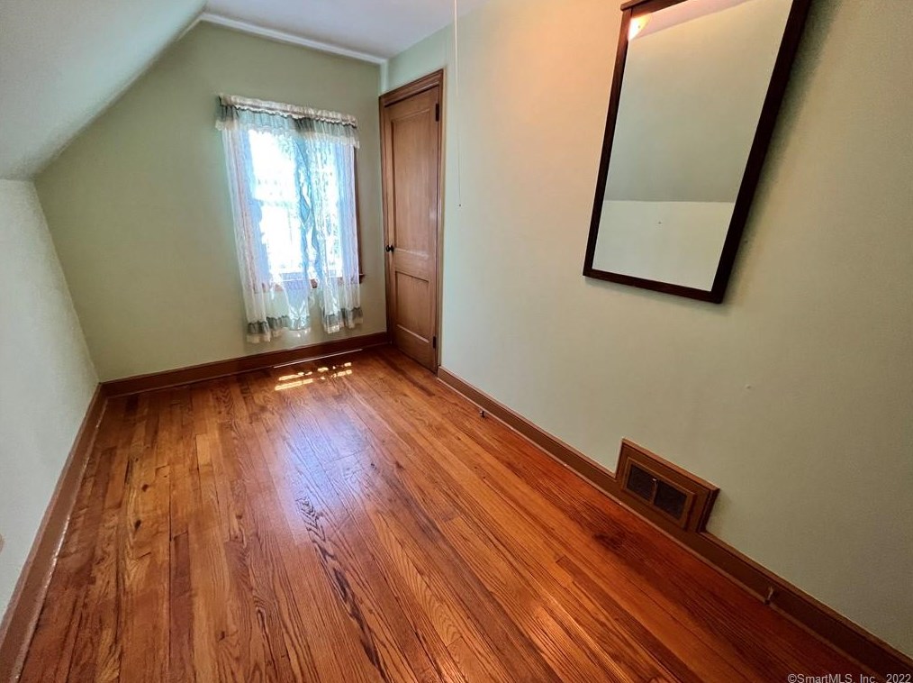 573 Henry Avenue Ext, Stratford CT  06614-3706 exterior