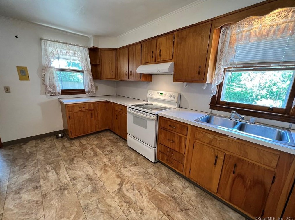 573 Henry Avenue Ext, Stratford CT  06614-3706 exterior