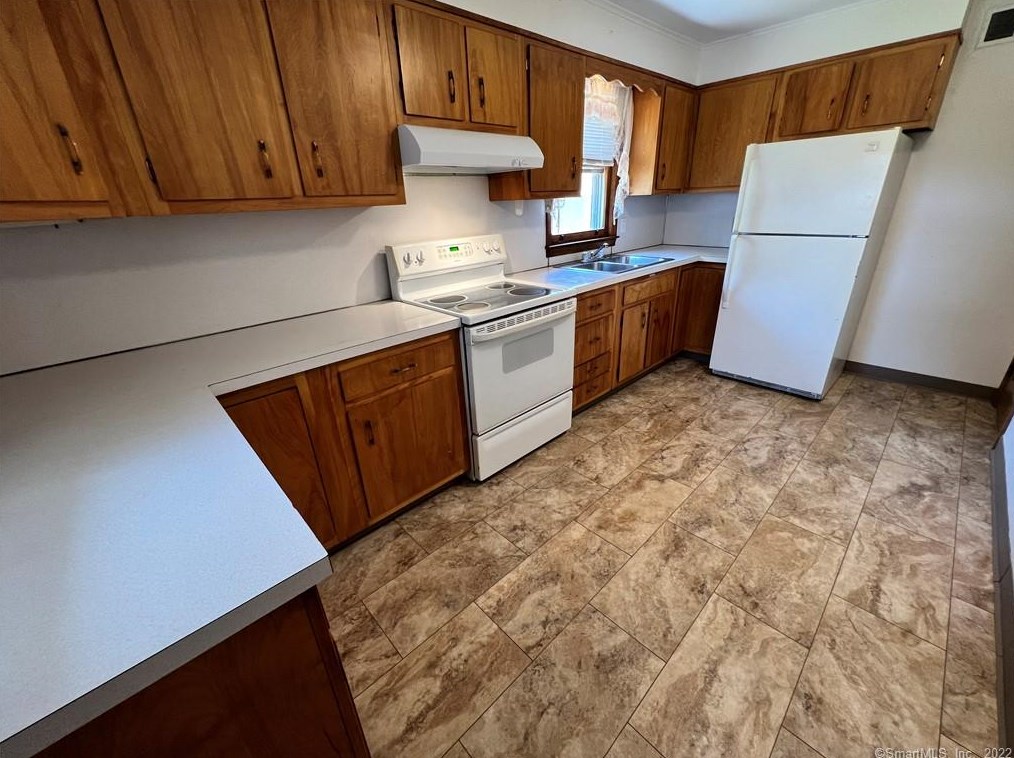 573 Henry Avenue Ext, Stratford CT  06614-3706 exterior