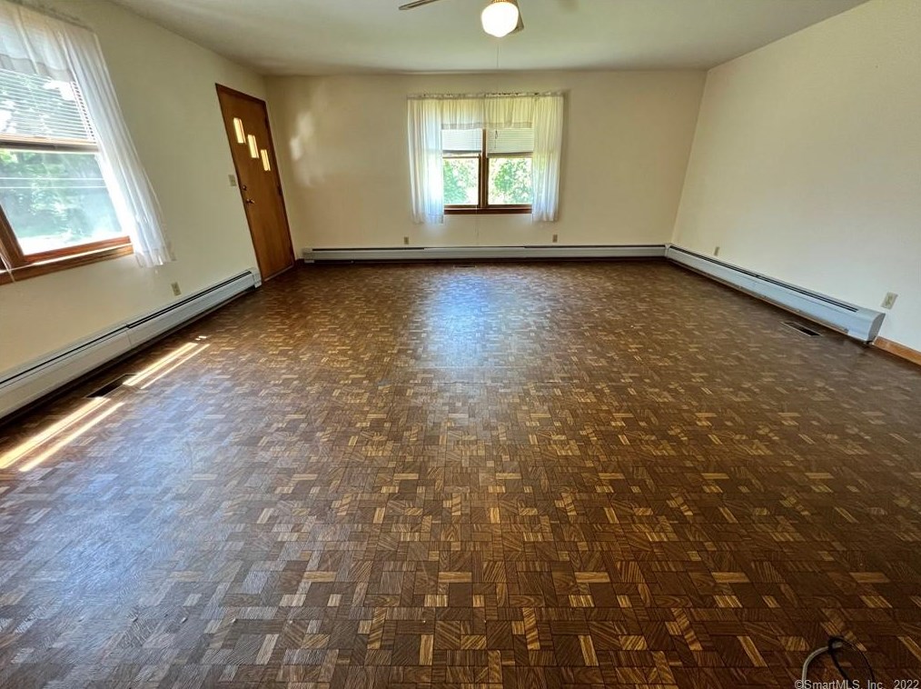 573 Henry Avenue Ext, Stratford CT  06614-3706 exterior