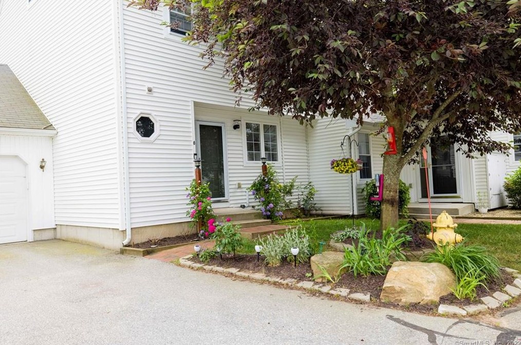 6 Uncas Ct #6, Storrs Mansfield, CT 06268