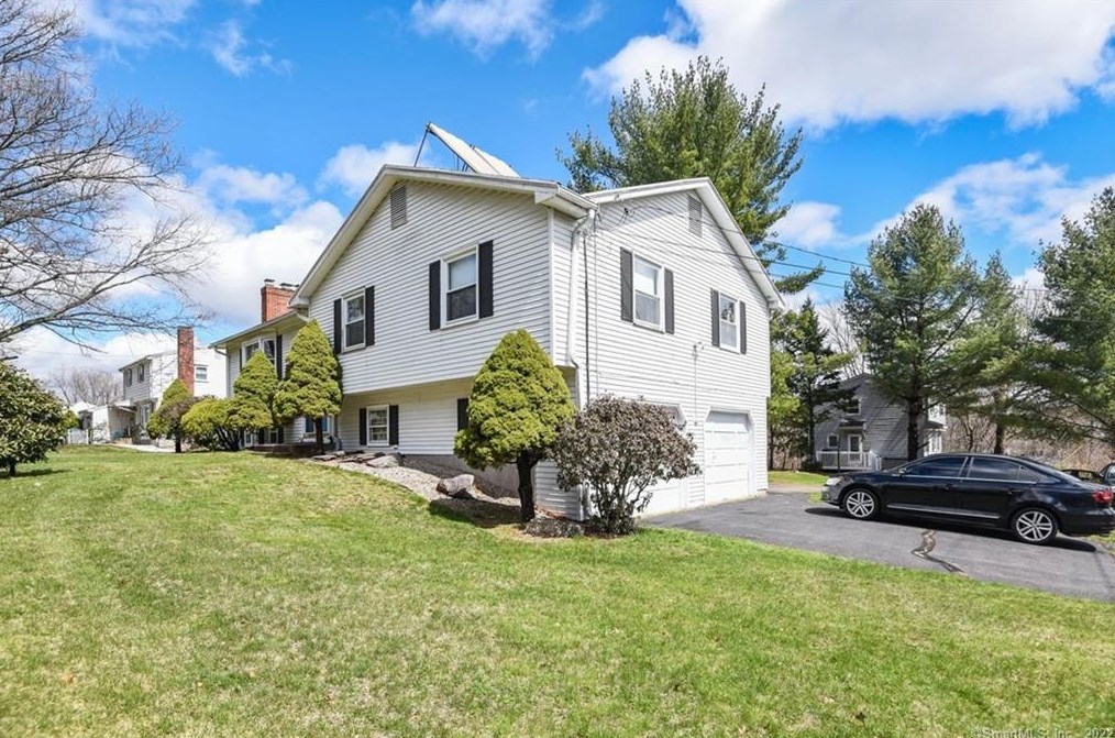 5 Radding St, Manchester, CT 06042