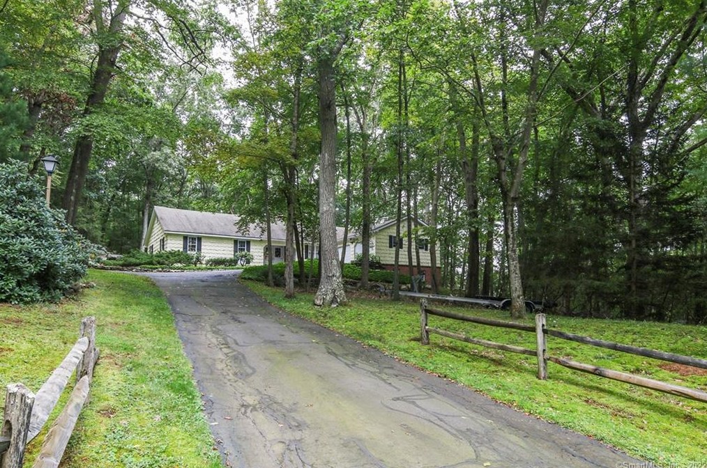 102 Laurel Grove Dr, Higganum, CT 06441