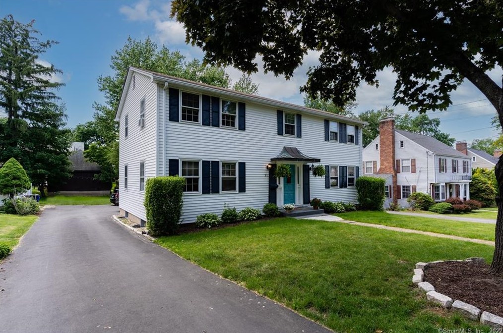 31 Cornell Rd, Hartford, CT 06107-2906