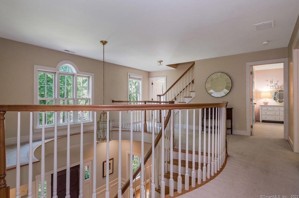 9 Stanton Ct, Madison CT 06443-3352 exterior