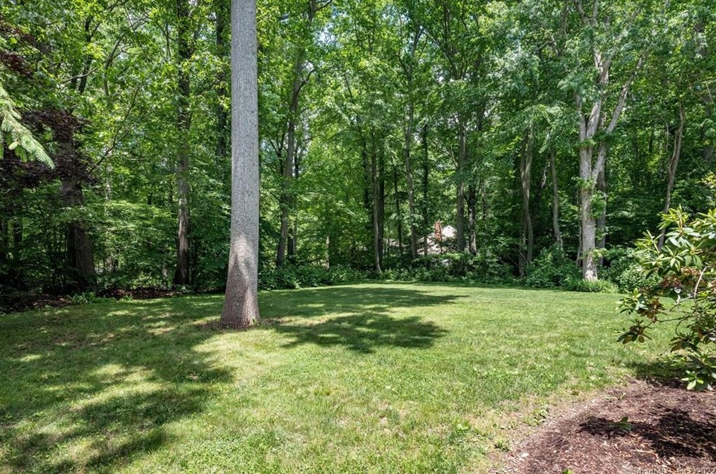 9 Stanton Ct, Madison CT 06443-3352 exterior