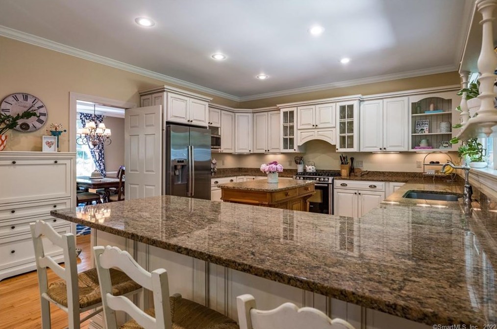 9 Stanton Ct, Madison CT 06443-3352 exterior