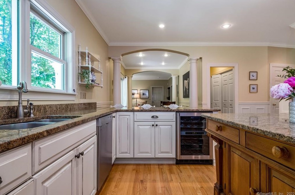 9 Stanton Ct, Madison CT 06443-3352 exterior