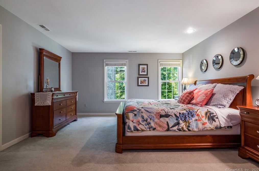 9 Stanton Ct, Madison CT 06443-3352 exterior