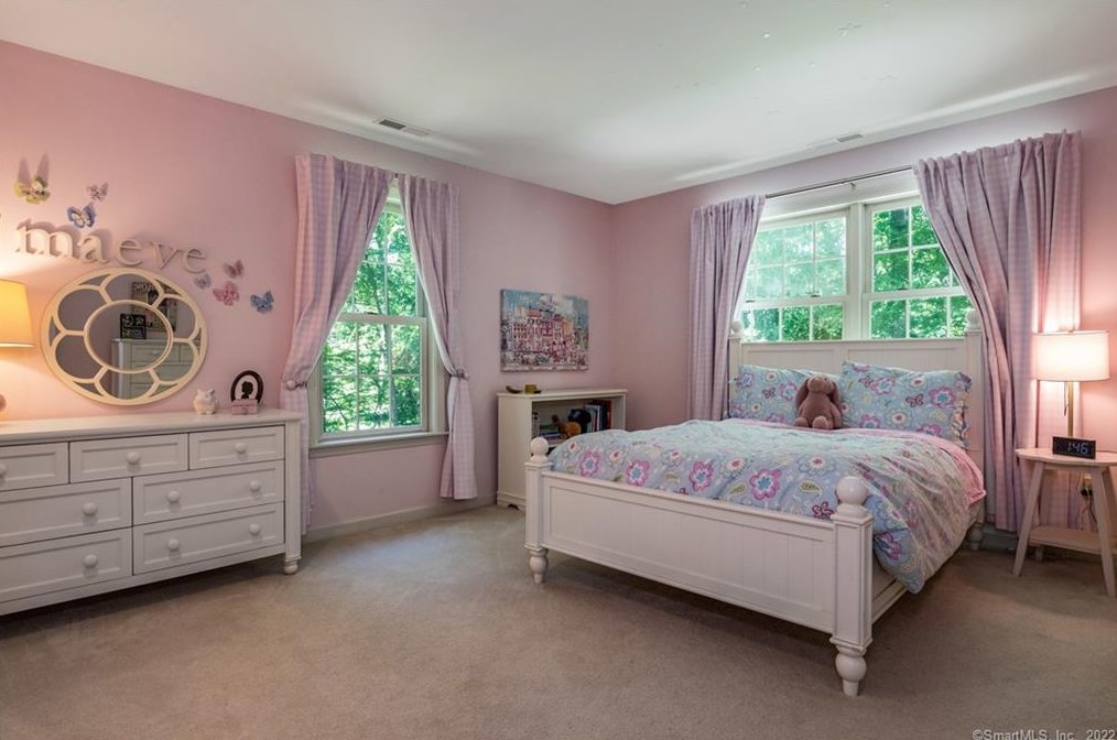 9 Stanton Ct, Madison CT 06443-3352 exterior