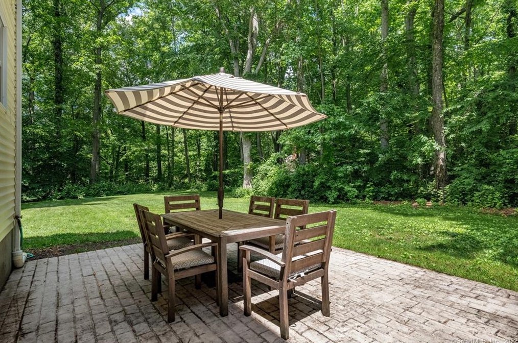 9 Stanton Ct, Madison CT 06443-3352 exterior