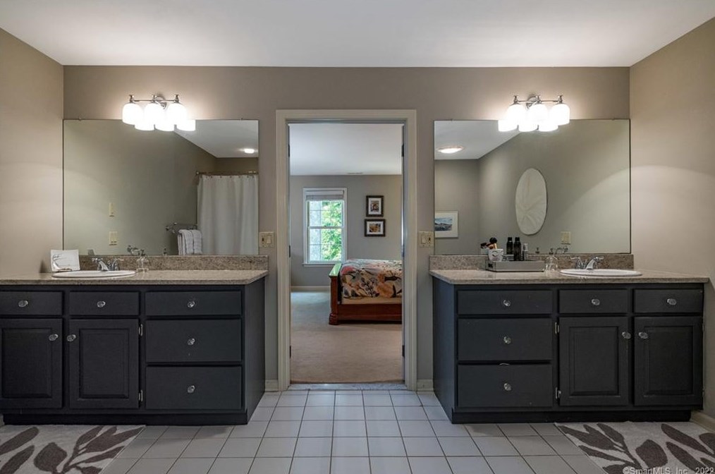 9 Stanton Ct, Madison CT 06443-3352 exterior