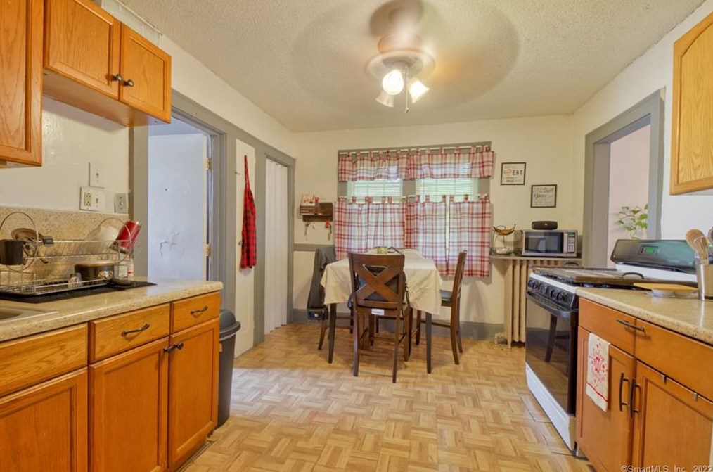 74 Nilan St, Hartford CT 06106-3745 exterior