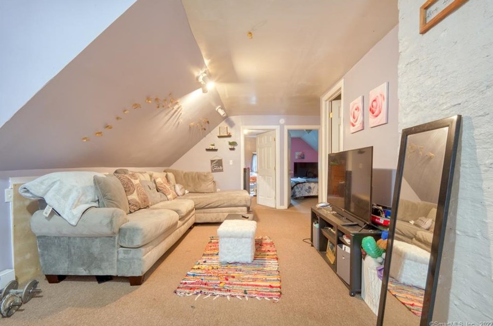 74 Nilan St, Hartford CT 06106-3745 exterior