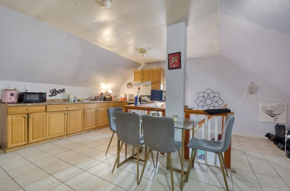 74 Nilan St, Hartford CT 06106-3745 exterior