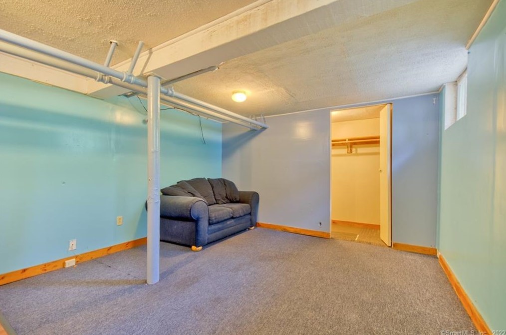 74 Nilan St, Hartford CT 06106-3745 exterior