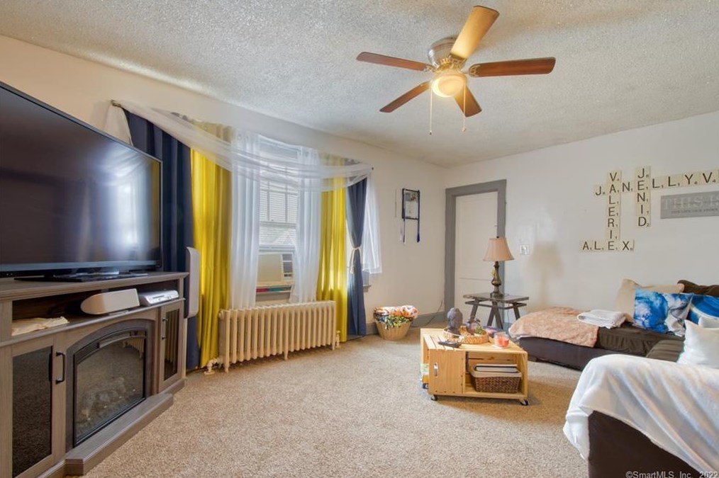 74 Nilan St, Hartford CT 06106-3745 exterior