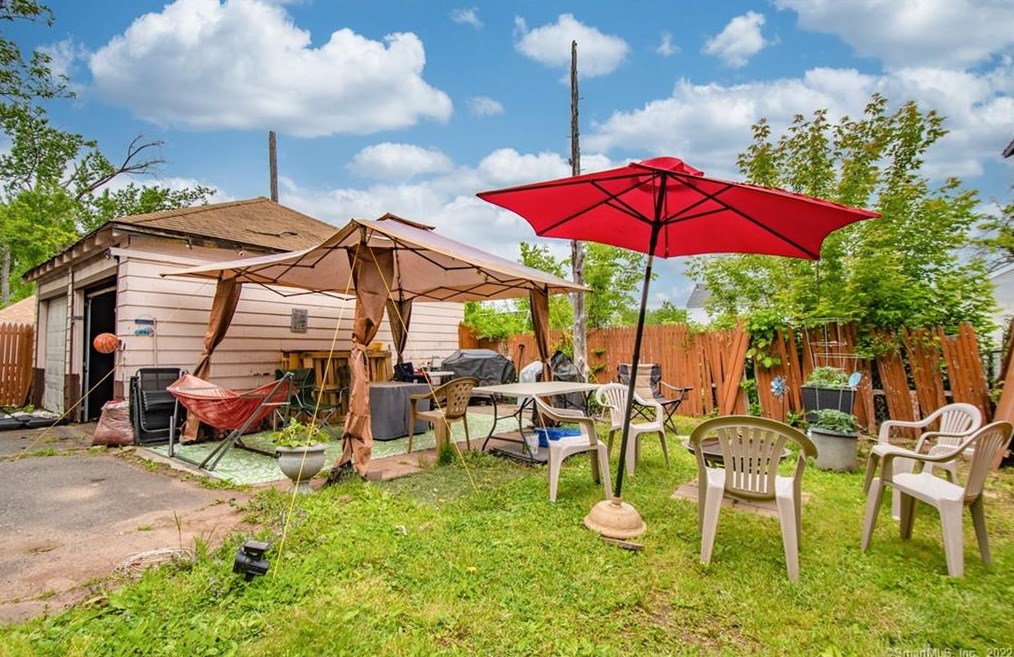 74 Nilan St, Hartford CT 06106-3745 exterior