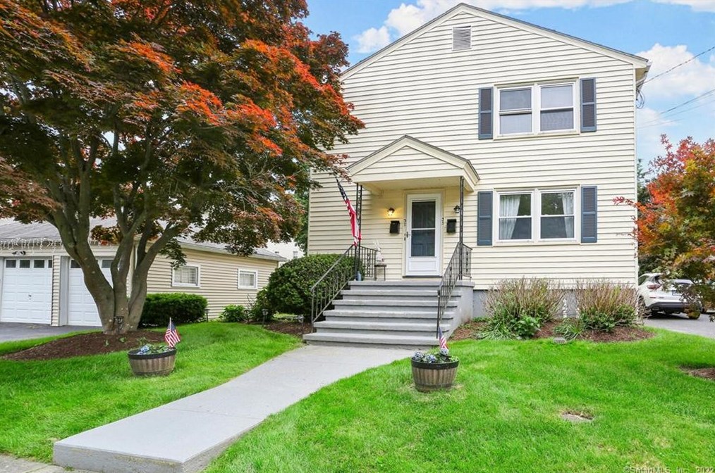 35 Villa Pl, Fairfield, CT 06825