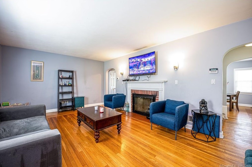 30 Kneeland Rd, New Haven CT 06512-1902 exterior