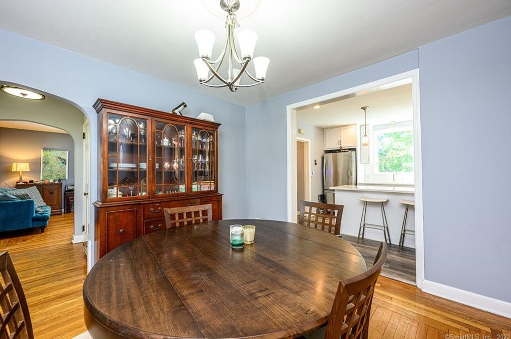 30 Kneeland Rd, New Haven CT 06512-1902 exterior