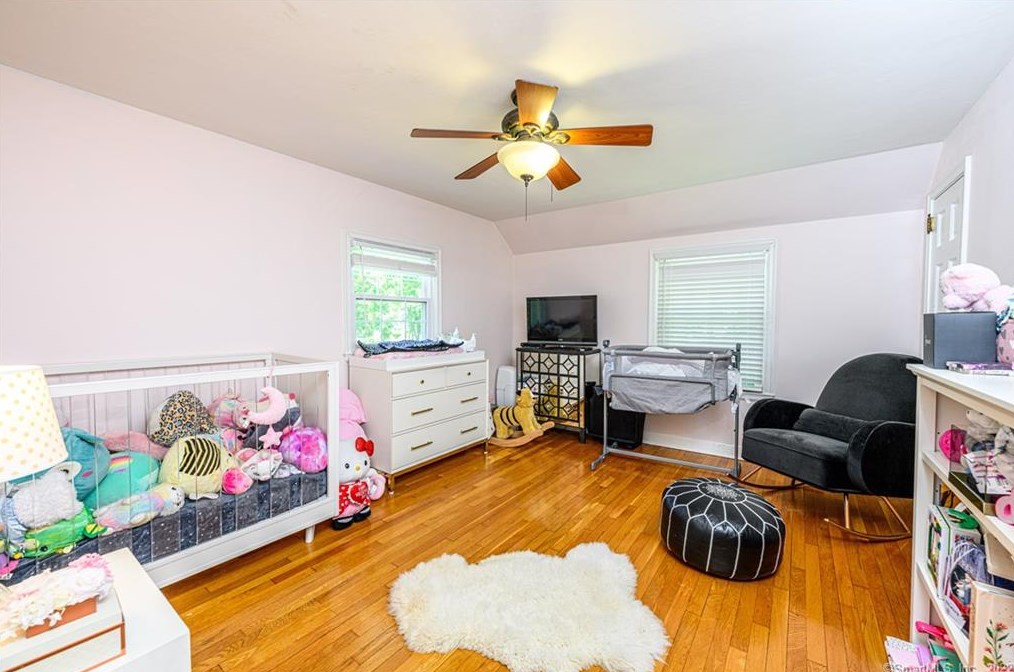 30 Kneeland Rd, New Haven CT 06512-1902 exterior