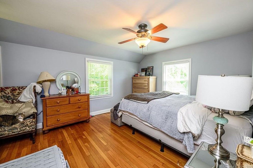 30 Kneeland Rd, New Haven CT 06512-1902 exterior