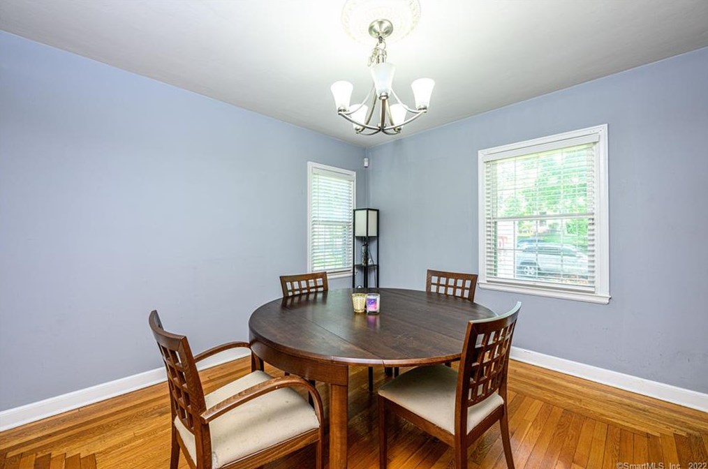 30 Kneeland Rd, New Haven CT 06512-1902 exterior