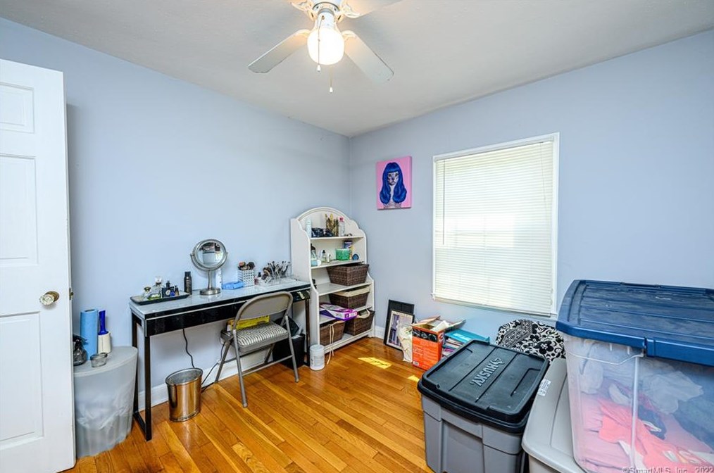 30 Kneeland Rd, New Haven CT 06512-1902 exterior