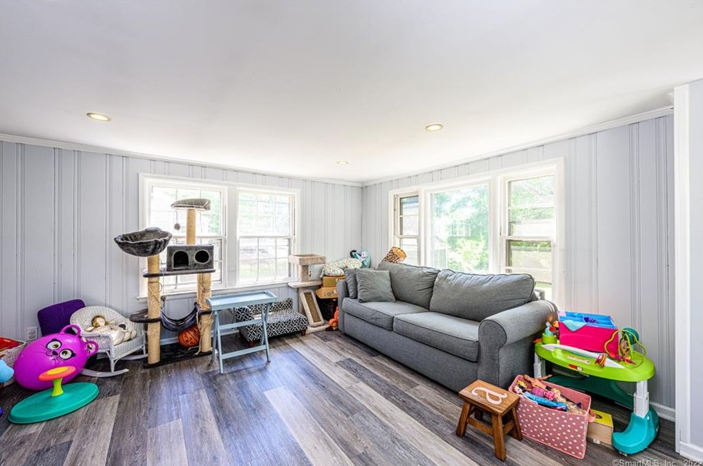 30 Kneeland Rd, New Haven CT 06512-1902 exterior