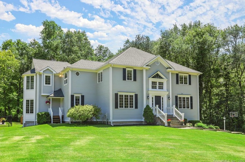 55 Canterbury Ln, Ridgefield, CT 06877