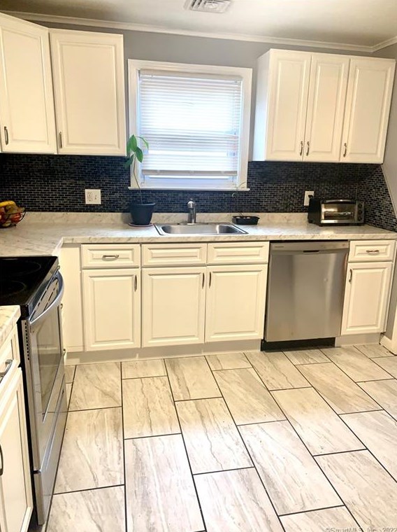 16 Cottage Grove Cir, Bloomfield, CT 06002