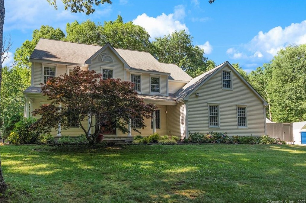 16 Welsch Farms Rd, Deep River, CT 06419