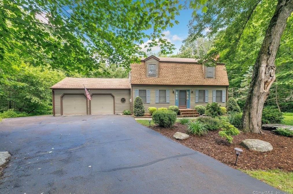 87 Rugby Rd, Huntington, CT 06484