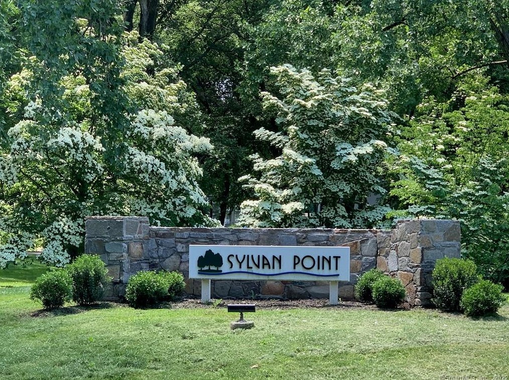8 Quarry Dock Rd, Branford CT  06405-4641 exterior