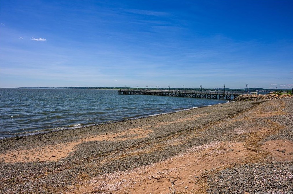 72 Hall St, New Haven CT 06516-3720 exterior