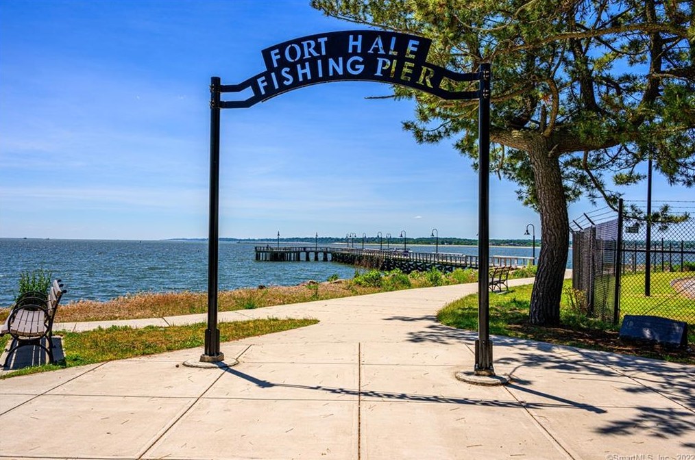 72 Hall St, New Haven CT 06516-3720 exterior