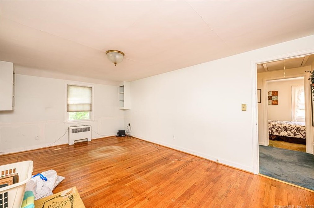 72 Hall St, New Haven CT 06516-3720 exterior