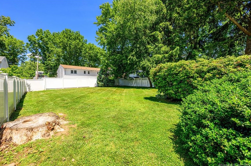 72 Hall St, New Haven CT 06516-3720 exterior