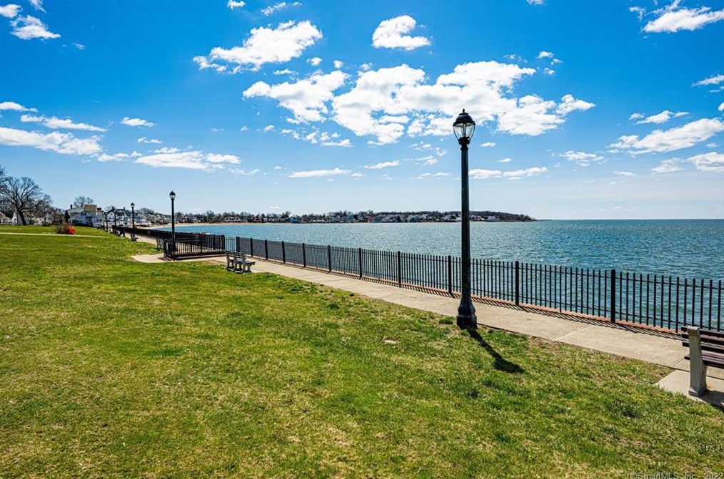 72 Hall St, New Haven CT 06516-3720 exterior