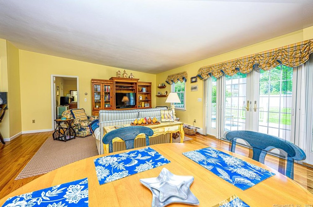 72 Hall St, New Haven CT 06516-3720 exterior