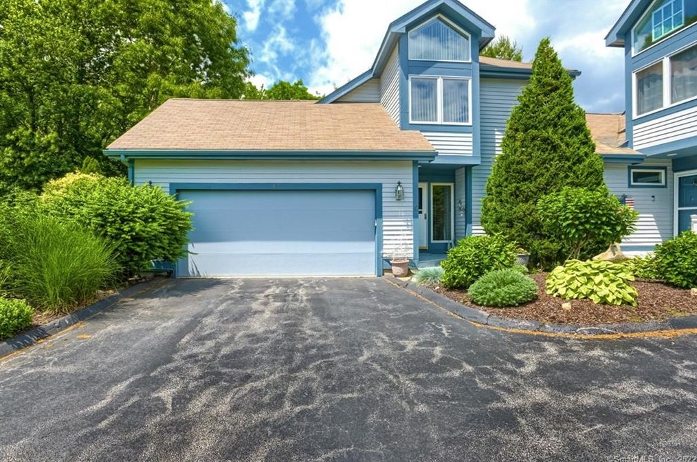 10 Canberra Ct, Mystic, CT 06355 exterior