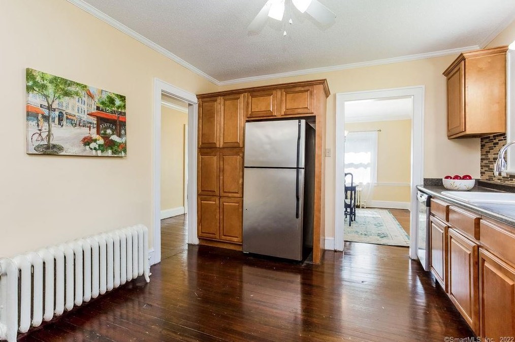 126 Palm St, Hartford CT 06112-1355 exterior