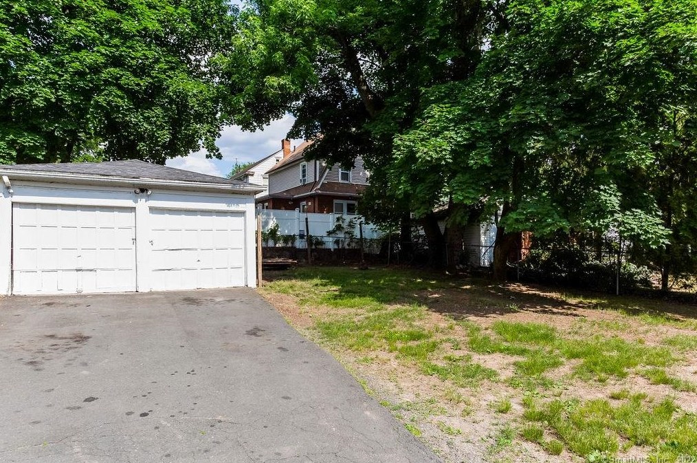 126 Palm St, Hartford CT 06112-1355 exterior